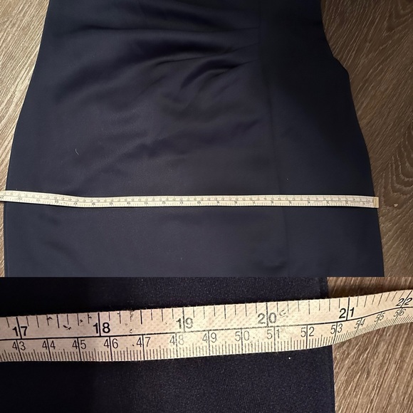 X. By XSCAPE
Off-The-Shoulder
Ruched Gown navy Blue size 4 or 14 - Picture 13 of 14